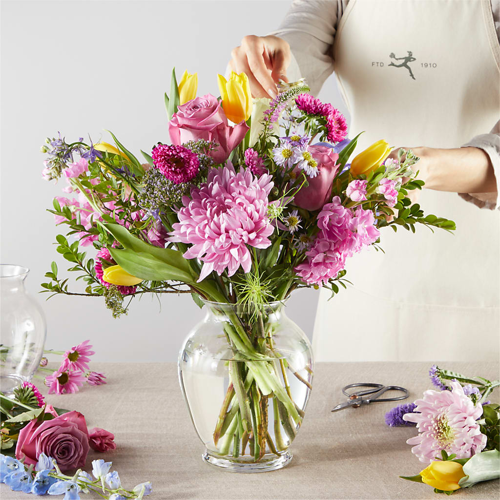 Pastel Tradition - A Florist Original – FUJI'S ALADDIN FLOWERS, National City CA