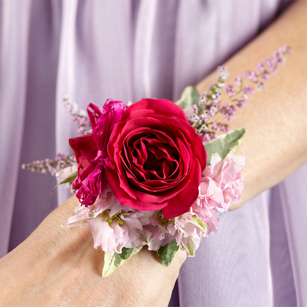 Rose Charm Corsage – FUJI'S ALADDIN FLOWERS, National City CA