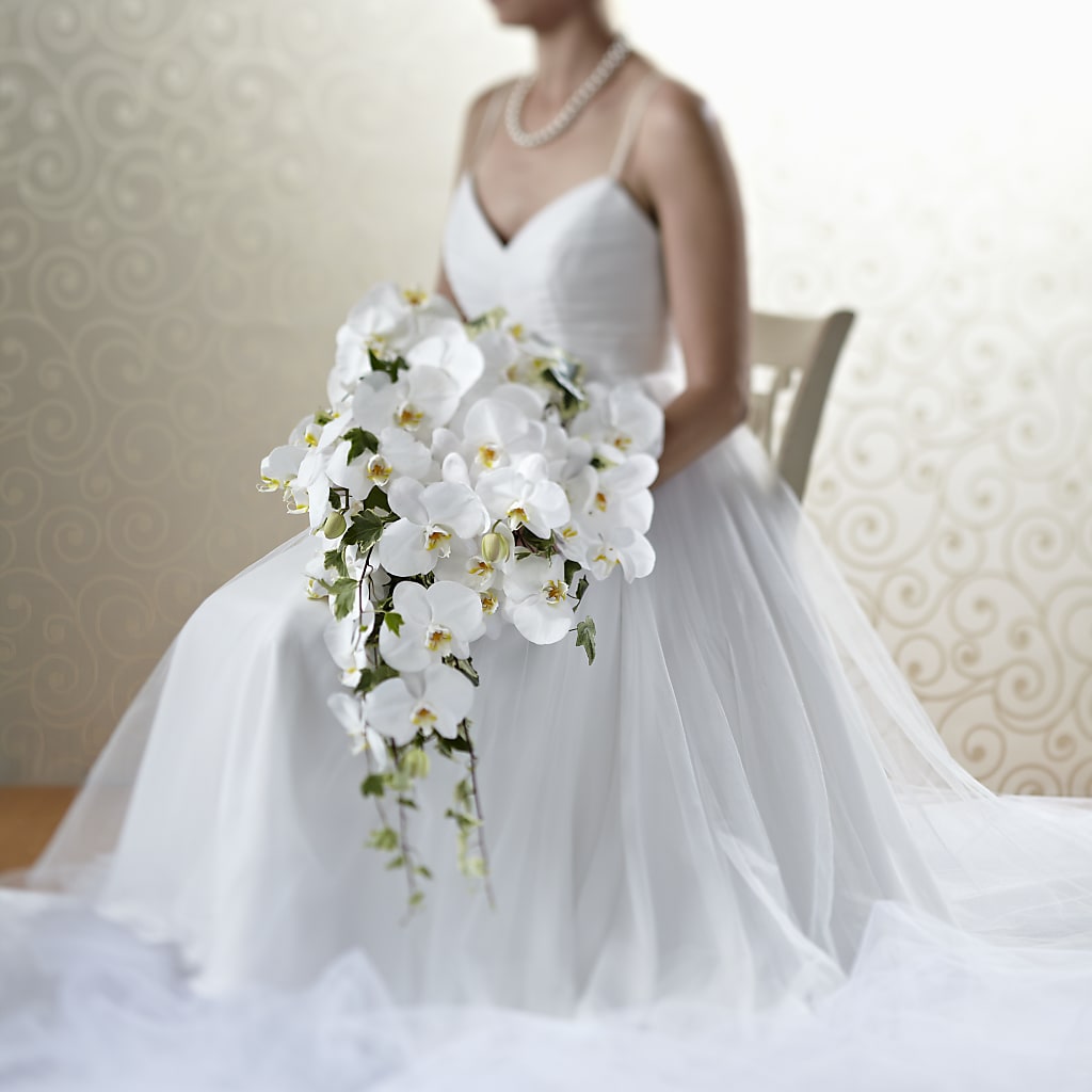 Classic White Bouquet – FUJI'S ALADDIN FLOWERS, National City CA