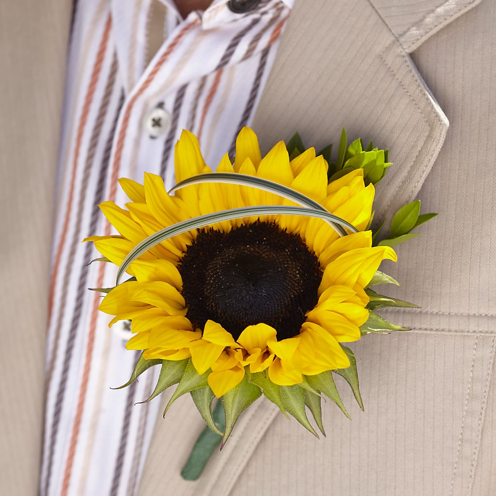 Free Spirit Boutonniere – FUJI'S ALADDIN FLOWERS, National City CA