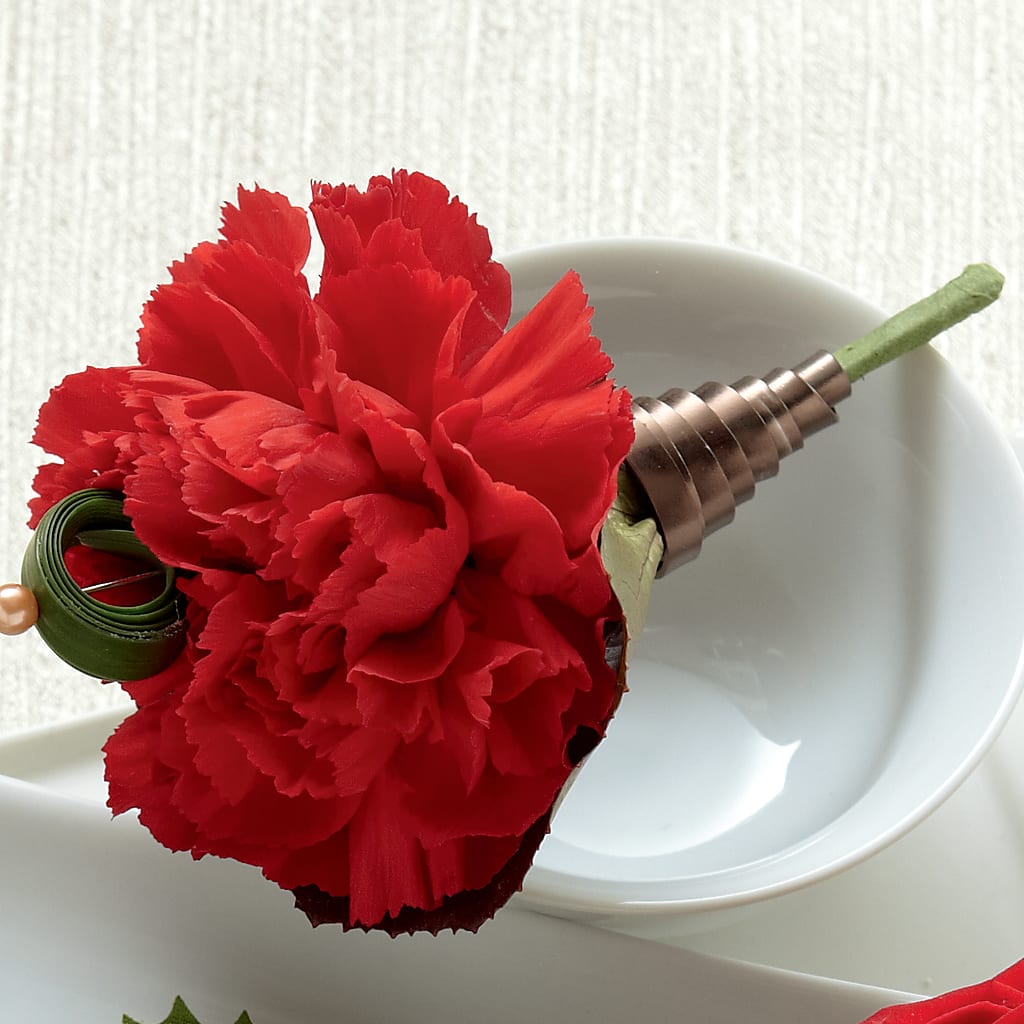 Red Carnation Boutonniere – FUJI'S ALADDIN FLOWERS, National City CA