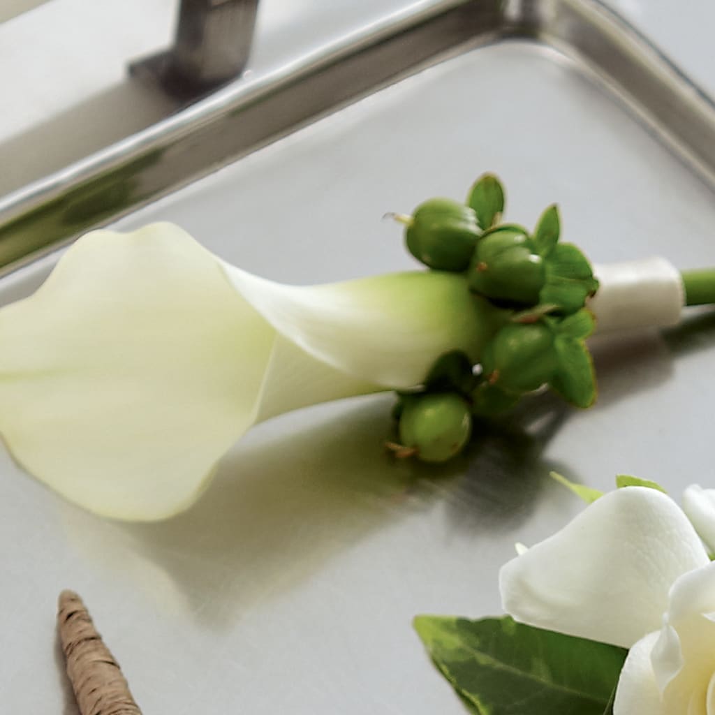 White Calla Boutonniere – FUJI'S ALADDIN FLOWERS, National City CA