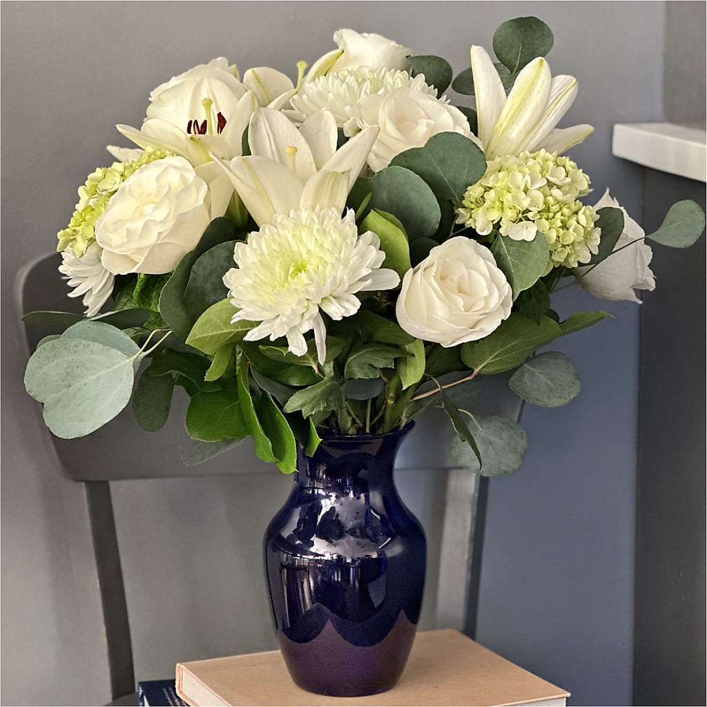 Snowy Dreams Bouquet – FUJI'S ALADDIN FLOWERS, National City CA